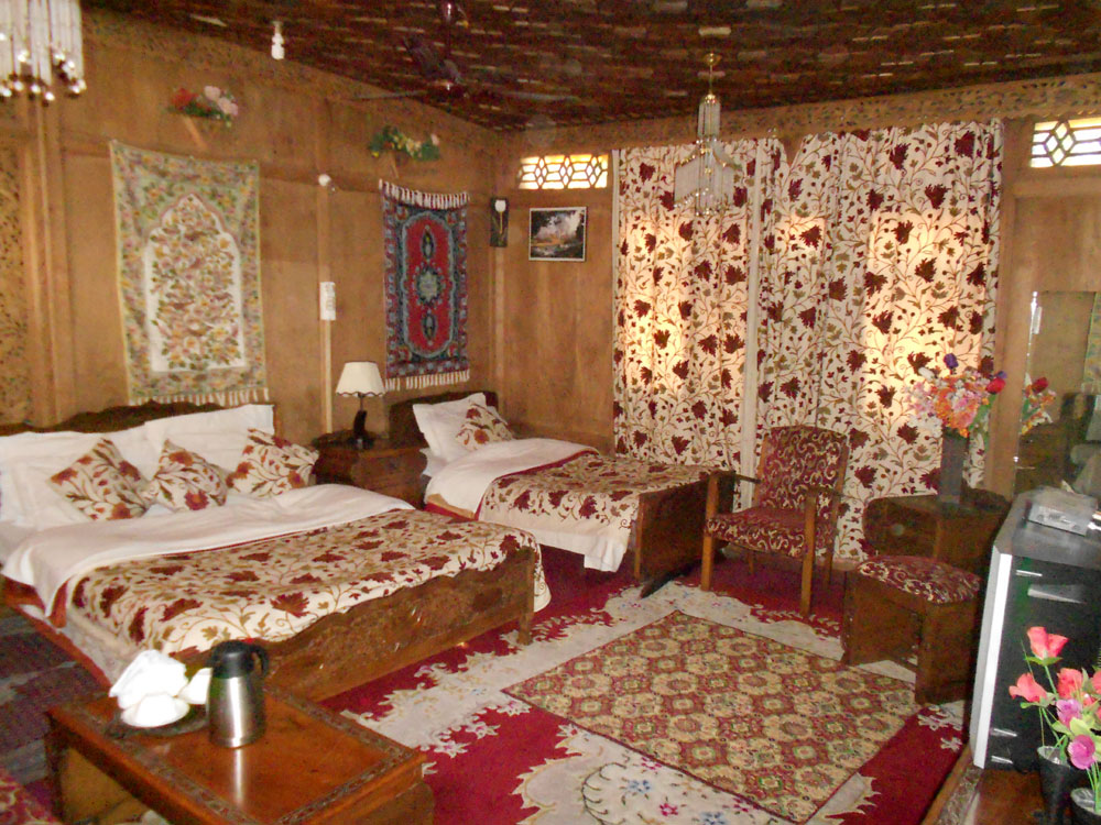 Young Morning Star House Boat